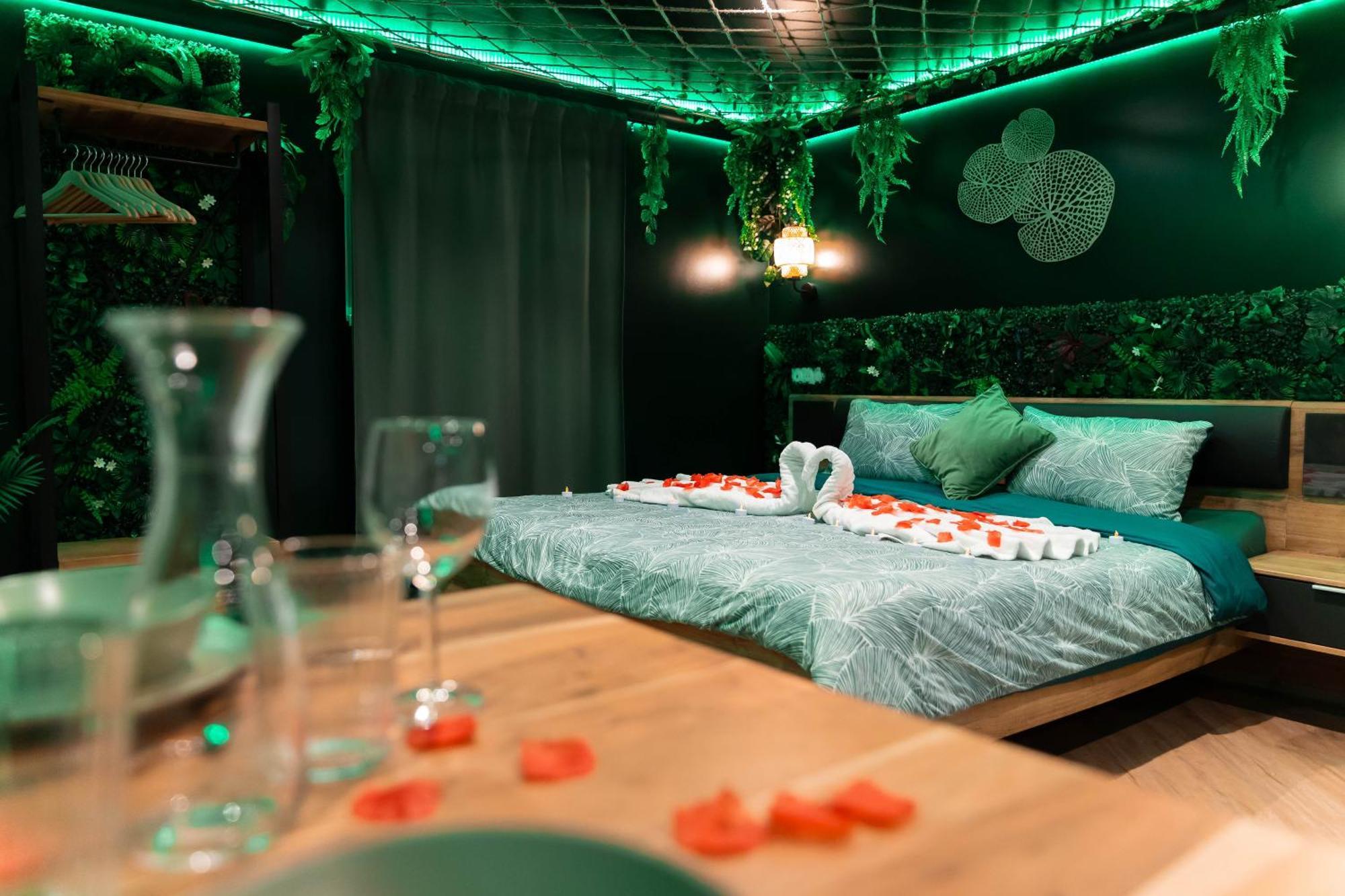 L'Oasis Tropicale, Jacuzzi, Love Room Roppenheim Exterior foto